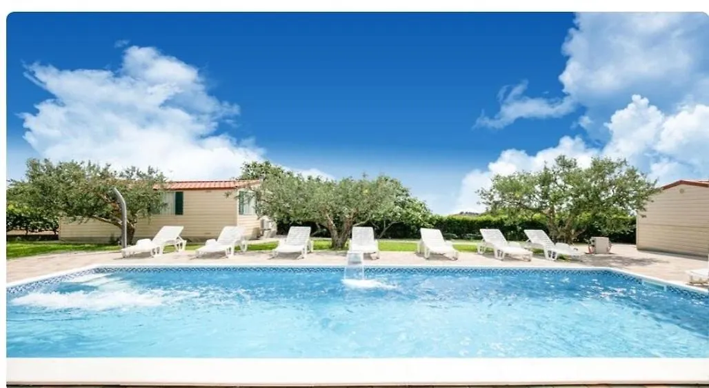 Ivas Mobile Homes And Apartments 파코스탄
